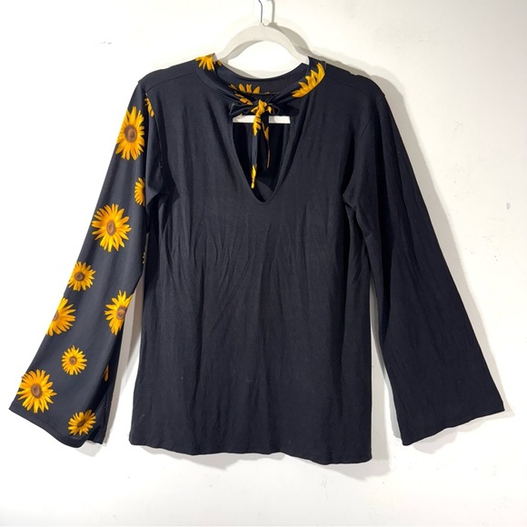 D’enjoy Sunflower Print bell sleeve top - Picture 4 of 9